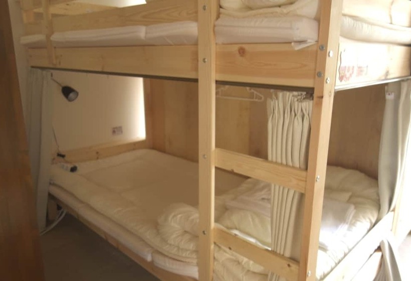 تختخواب در اتاق مشترک, Osaka Guest House Sakura