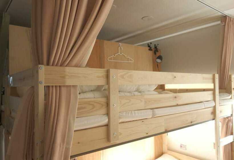 تختخواب در اتاق مشترک, Osaka Guest House Sakura