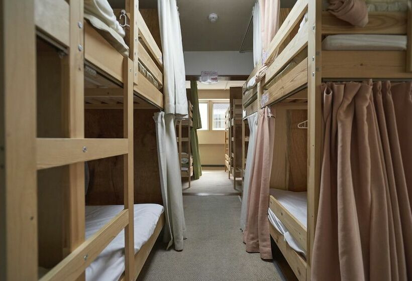 تختخواب در اتاق مشترک, Osaka Guest House Sakura