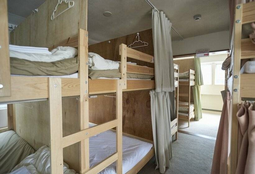 تختخواب در اتاق مشترک, Osaka Guest House Sakura