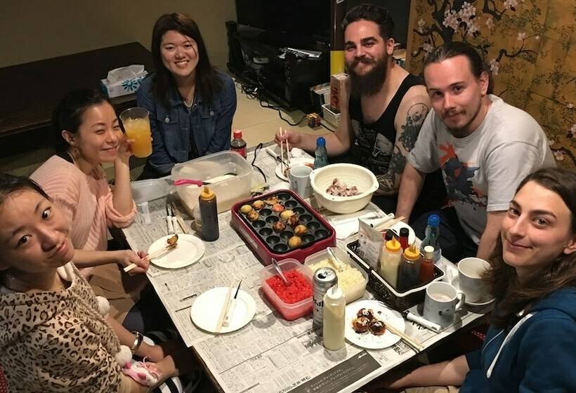 تختخواب در اتاق مشترک, Osaka Guest House Sakura