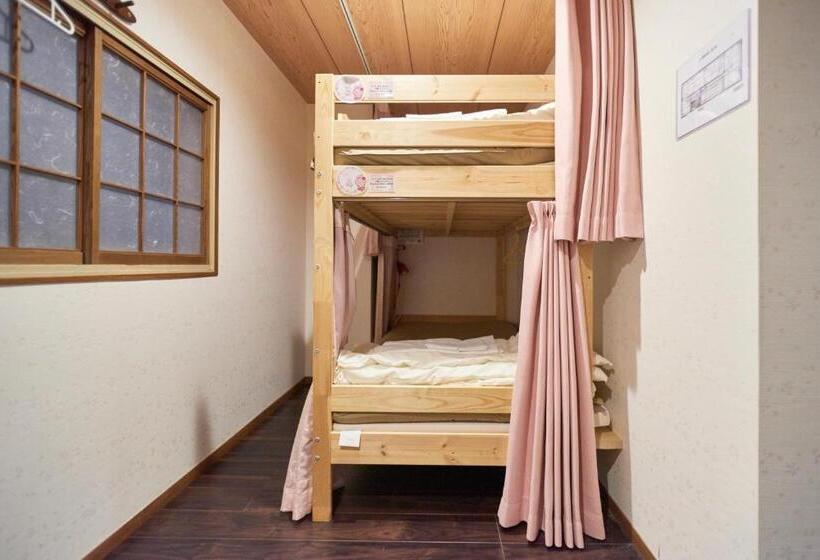 اتاق استاندارد چهار تخته, Osaka Guest House Sakura