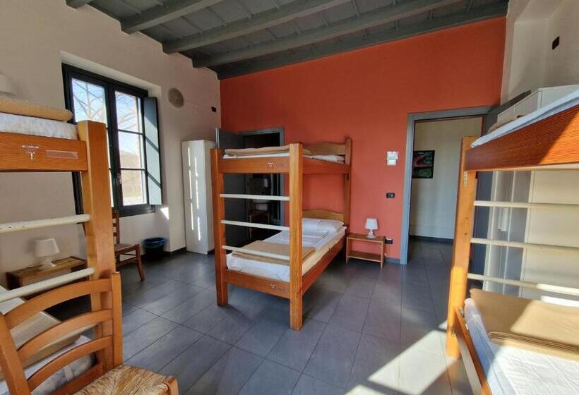 تختخواب در اتاق مشترک, Ostello Costa Alta