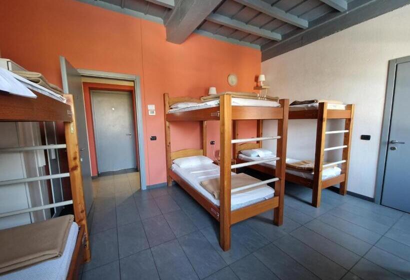 تختخواب در اتاق مشترک, Ostello Costa Alta