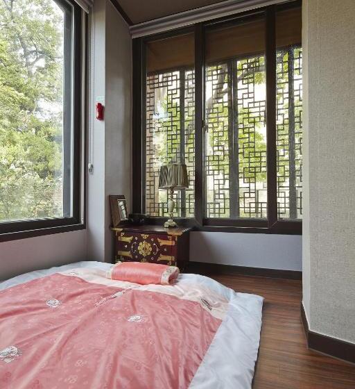 اتاق استاندارد یک نفره, Jiwoljang Guest House
