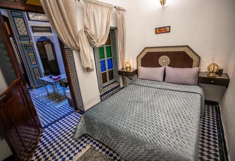 اتاق استاندارد سه نفره, Riad Skilfo