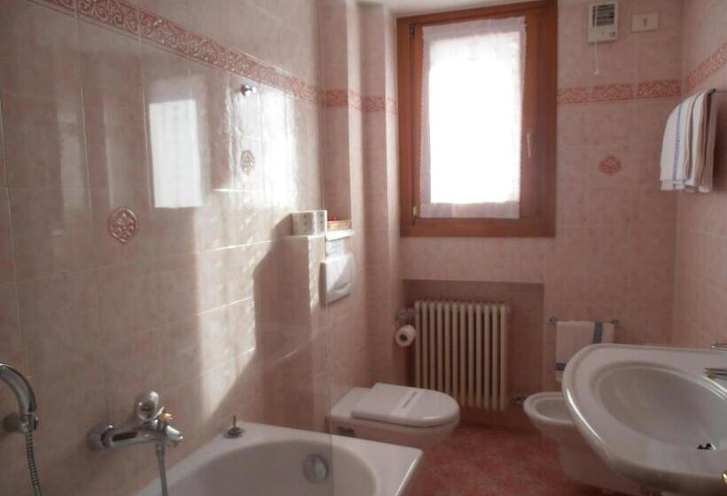 اتاق استاندارد سه نفره, Lyskamm