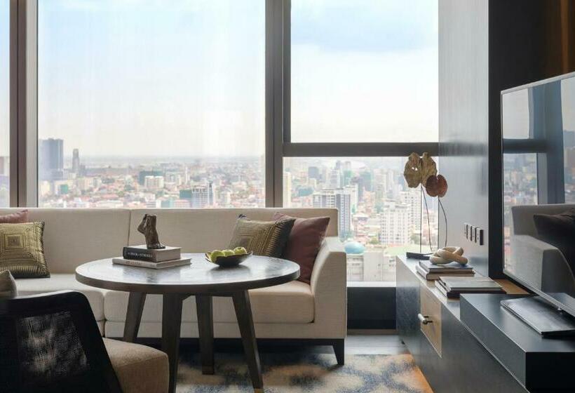 اتاق اجرایی با تخت بزرگ, Rosewood Phnom Penh