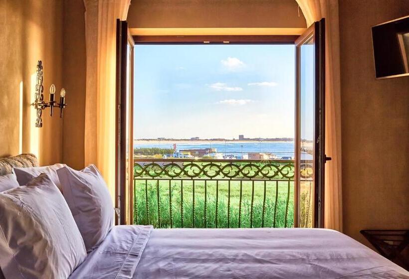 اتاق لوکس با چشم‌انداز دریا, Silver Coast Beach Residence
