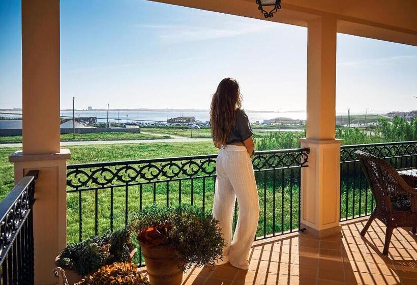 اتاق لوکس با چشم‌انداز دریا, Silver Coast Beach Residence