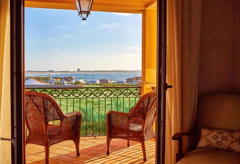 اتاق لوکس با چشم‌انداز دریا, Silver Coast Beach Residence