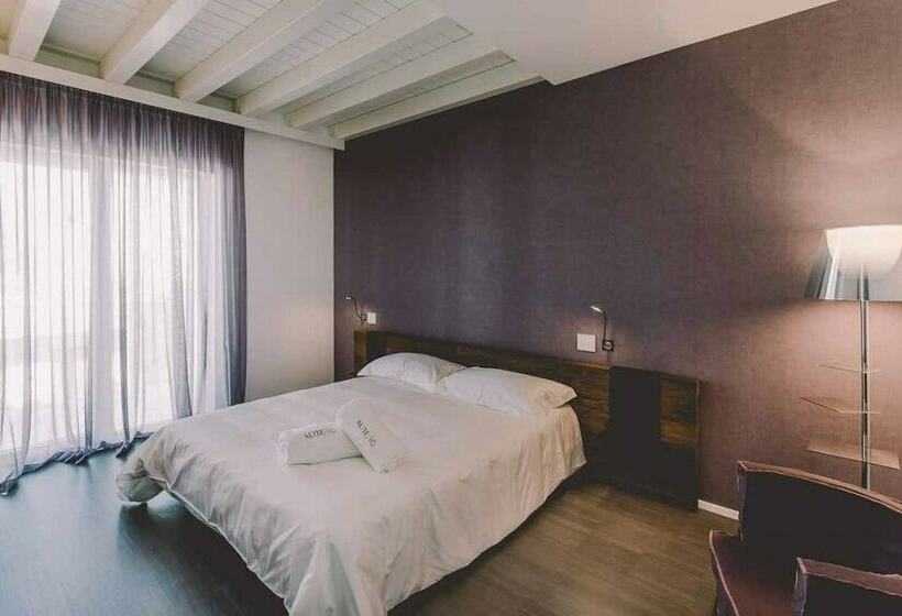 سوئیت با بالکن, Suite 10 Home Design & Spa