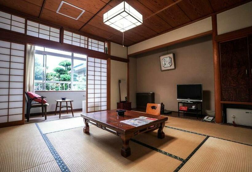 اتاق استاندارد با سرویس بهداشتی مشترک, Ryokan Marumo
