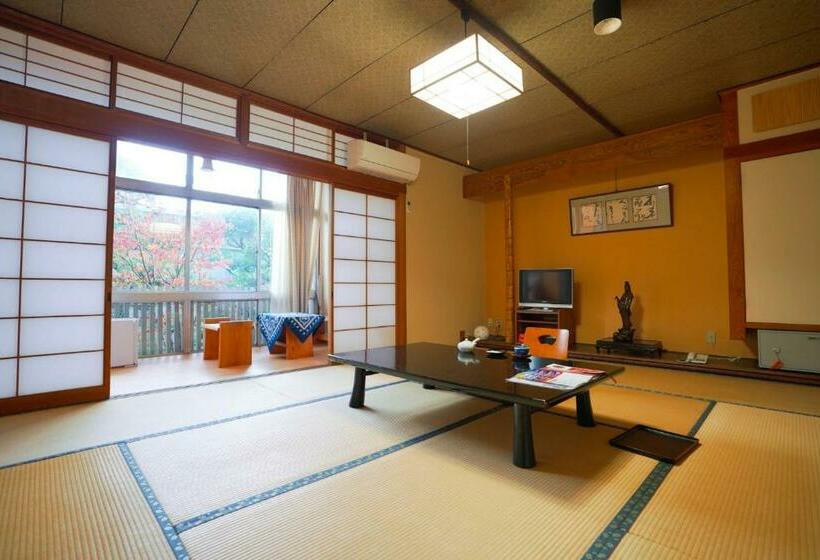 اتاق استاندارد با سرویس بهداشتی مشترک, Ryokan Marumo