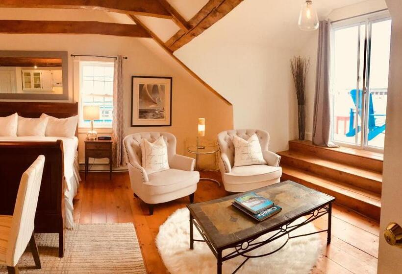 Deluxe Suite King Bed, Treadwell Inn