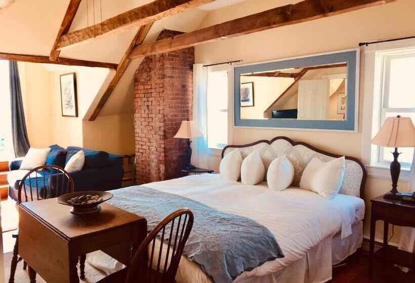 Deluxe Suite King Bed, Treadwell Inn
