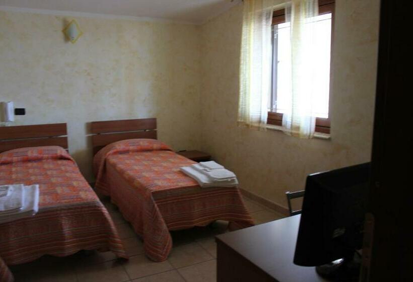 اتاق استاندارد, Yellow House