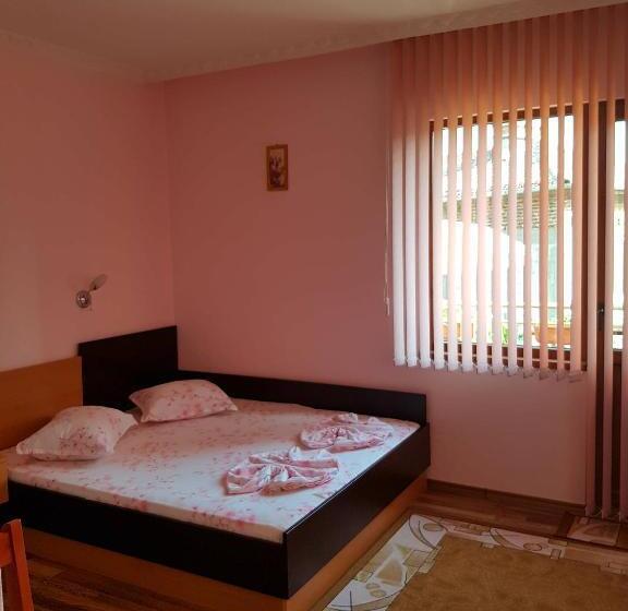 خانه 1 خوابه, Family Hotel Dalia