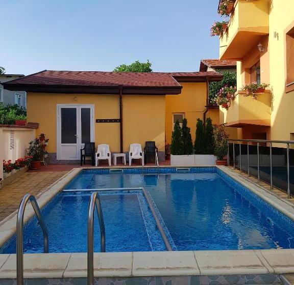خانه 1 خوابه, Family Hotel Dalia