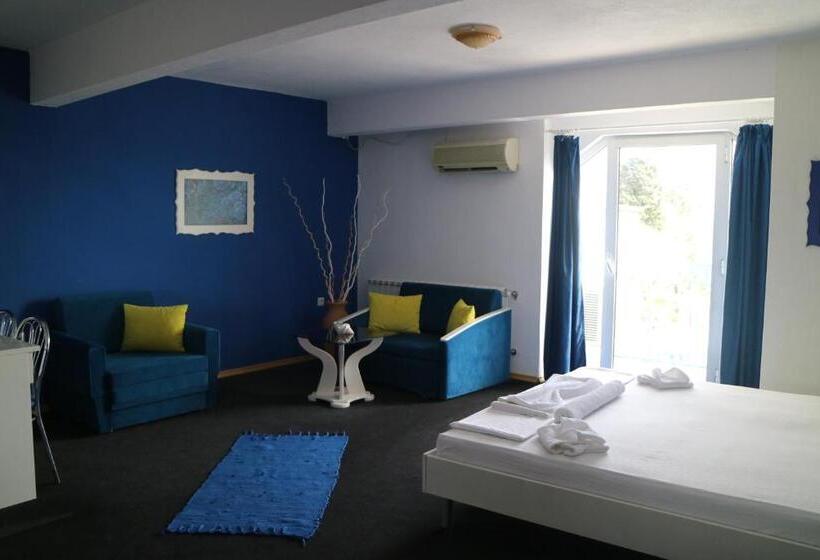 استودیو خانوادگی, Family Hotel Four Seasons Tsarevo