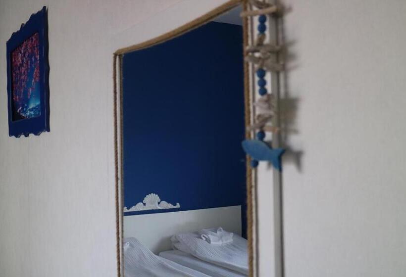 استودیو خانوادگی, Family Hotel Four Seasons Tsarevo