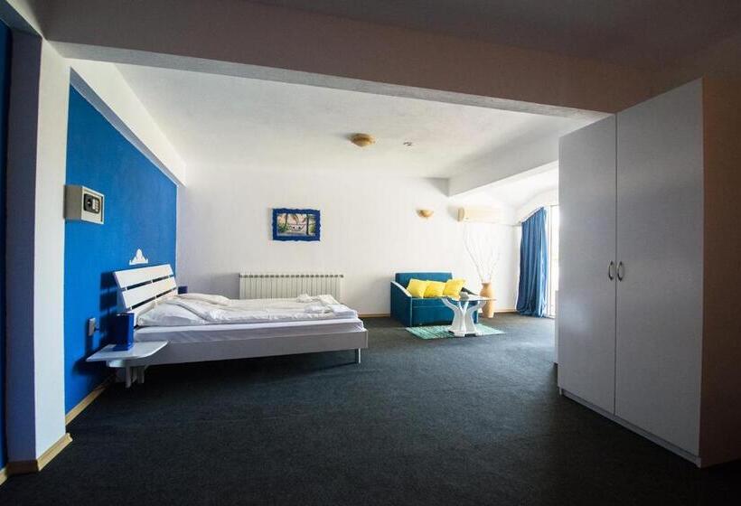 استودیو خانوادگی, Family Hotel Four Seasons Tsarevo