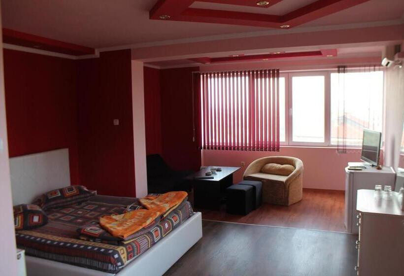 سوئیت 2 خوابه, Family Hotel Ludo