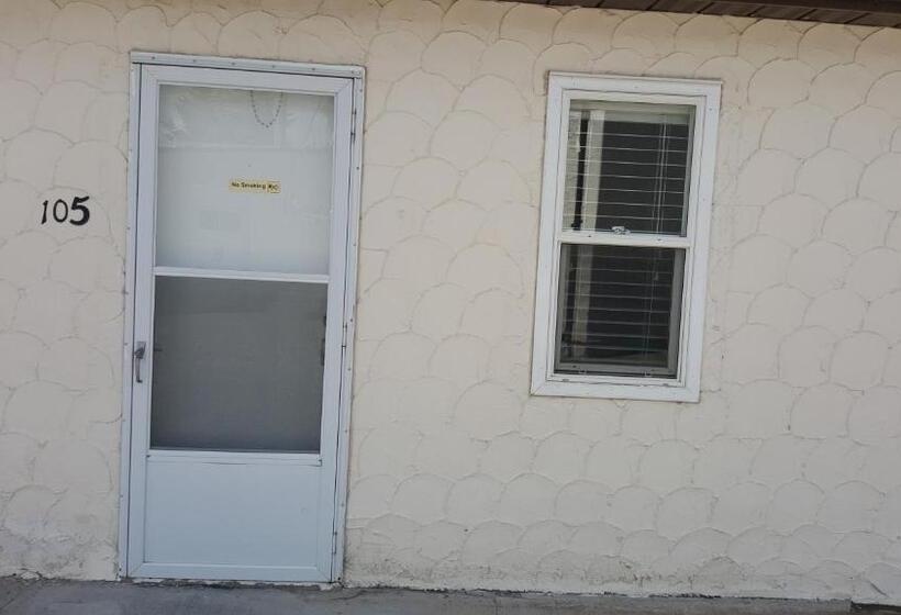 اتاق اکونومی یک تخته, Hat Motel
