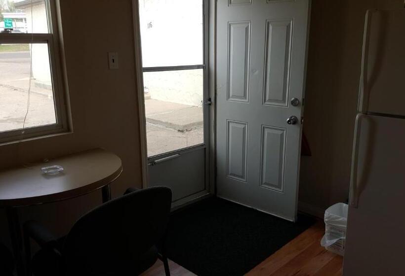 اتاق استاندارد یک نفره, Hat Motel