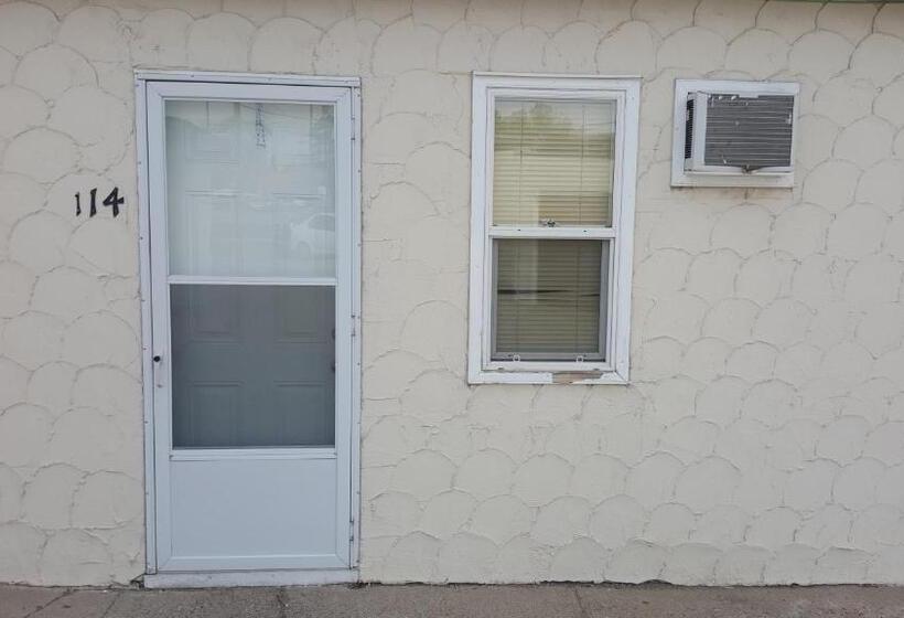اتاق استاندارد یک نفره, Hat Motel