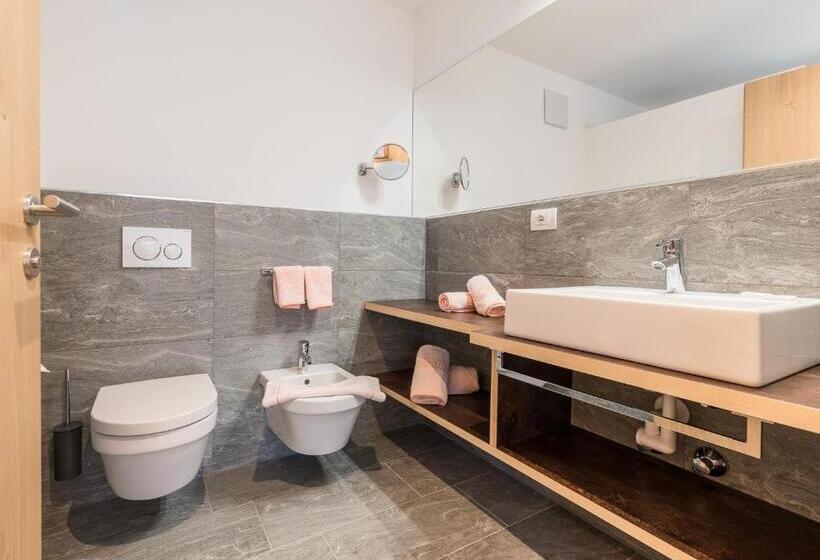 اتاق لوکس, B&b Feldmessner