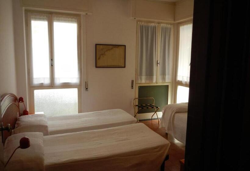 Economy Triple Room, Miriam