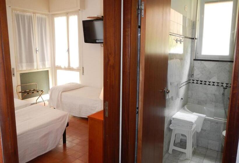 Economy Triple Room, Miriam
