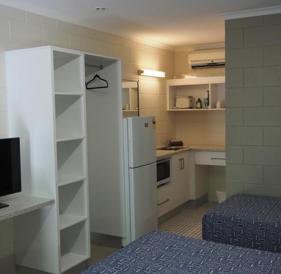 اتاق استاندارد, Sunbird Motel
