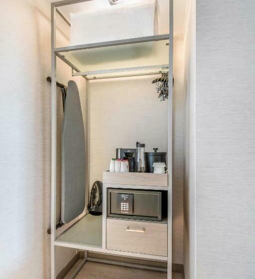 اتاق استاندارد با تخت بزرگ, Ac Hotel Asheville Downtown