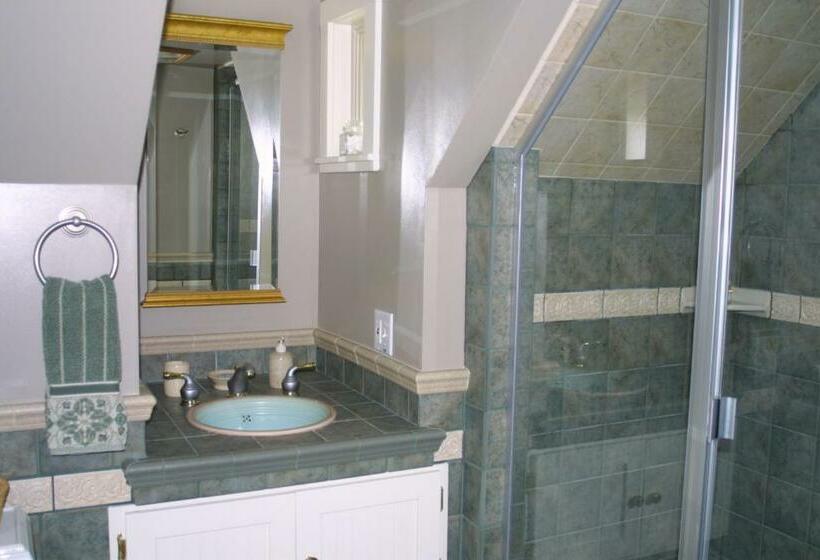 سوئیت 2 خوابه, Arden Forest Inn