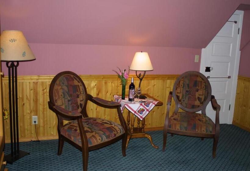 سوئیت 2 خوابه, Arden Forest Inn