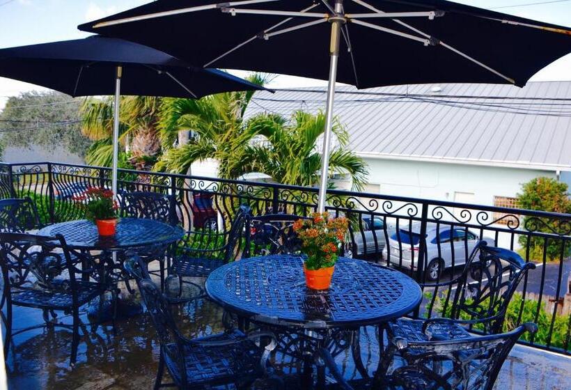 آپارتمان 1 خوابه با بالکن, Sea Turtle Inn