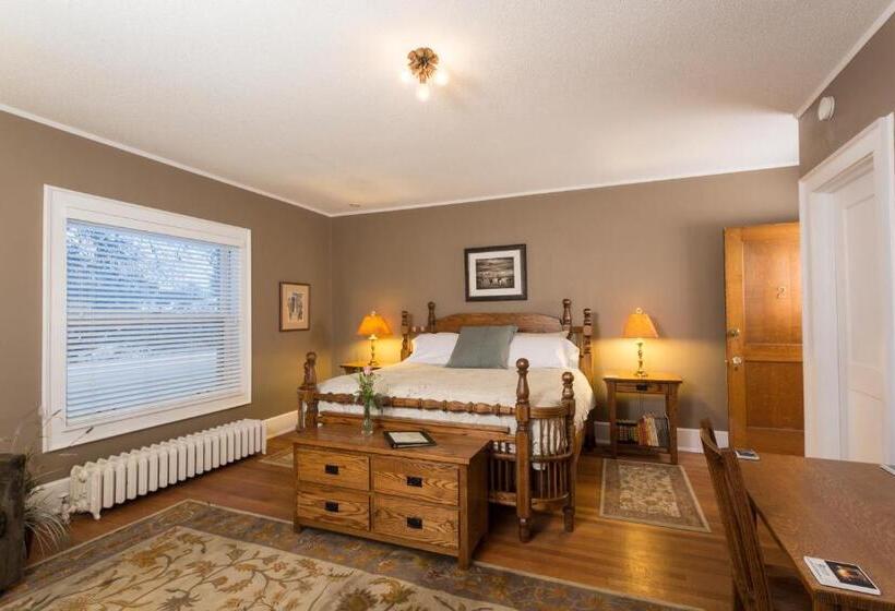 اتاق لوکس با تخت بزرگ, Stewart Inn