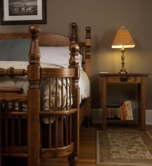 اتاق لوکس با تخت بزرگ, Stewart Inn