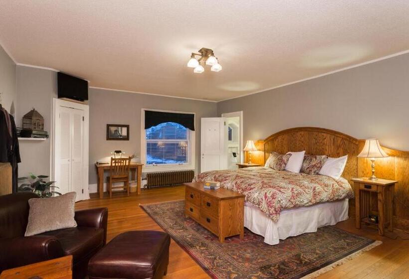 اتاق لوکس با تخت بزرگ, Stewart Inn