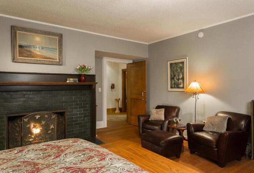 اتاق لوکس با تخت بزرگ, Stewart Inn