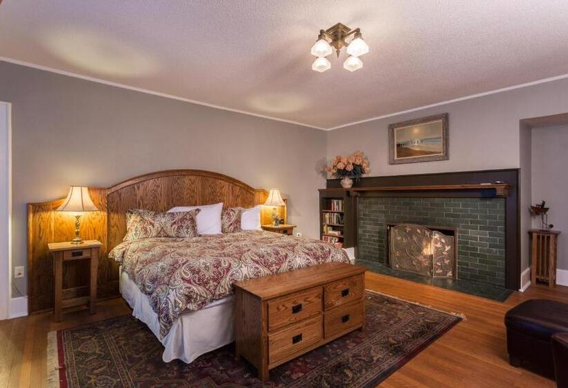 اتاق لوکس با تخت بزرگ, Stewart Inn