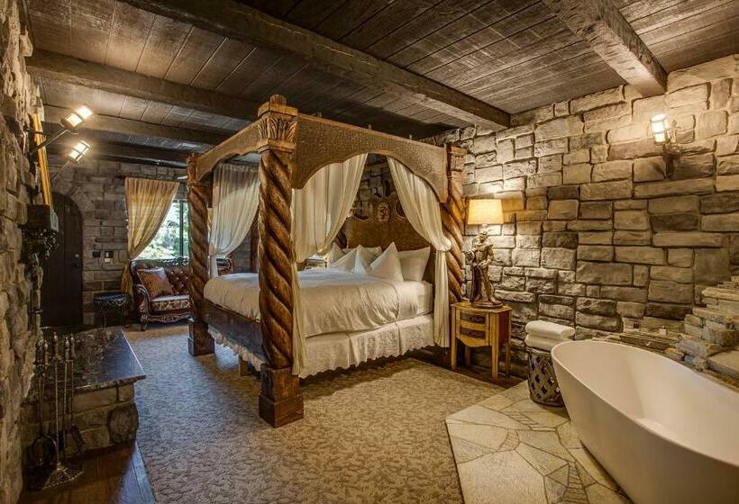 سوییت سوپریور, Storybook Riverside Inn