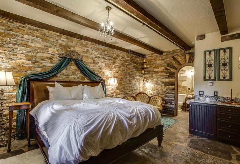 سوییت, Storybook Riverside Inn