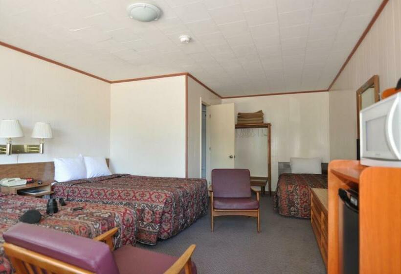 Standard Triple Room, Budget Inn Near Westrock