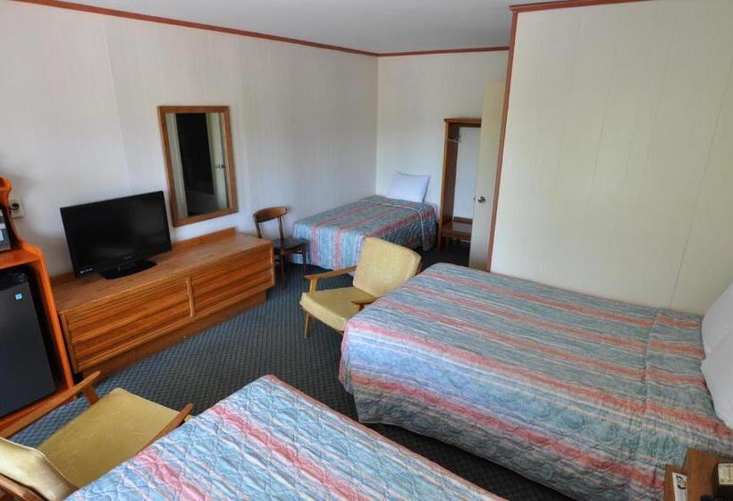 Standard Triple Room, Budget Inn Near Westrock