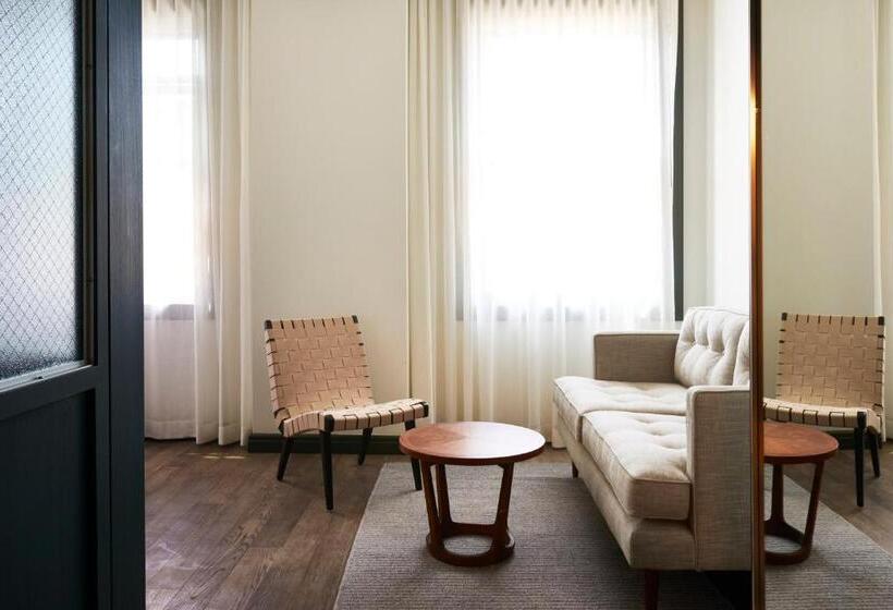 اتاق استاندارد با تخت بزرگ برای معلولان, The Robey, Chicago, A Member Of Design Hotels