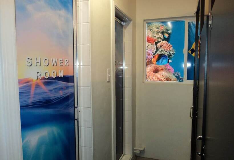 اتاق استاندارد با سرویس بهداشتی مشترک, Traveler S Bed & Breakfast Hostel