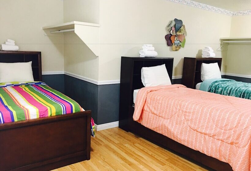 اتاق استاندارد با سرویس بهداشتی مشترک, Traveler S Bed & Breakfast Hostel